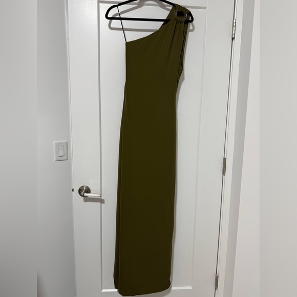 DUNDAS x Revolve Olive Chain Ring One-Shoulder Maxi Dress NWT Size S - Picture 5 of 9